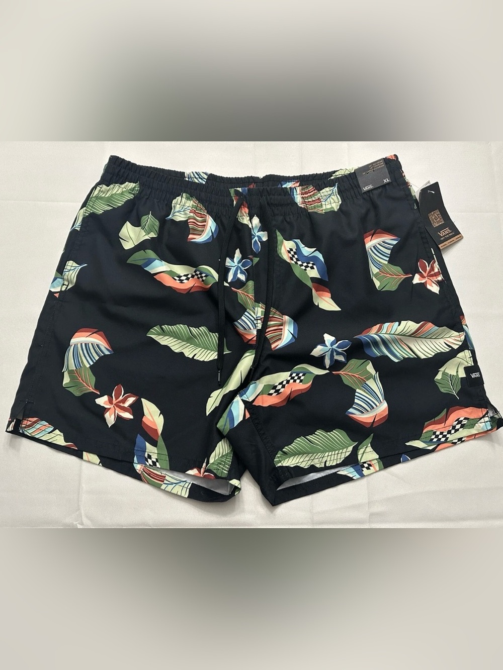 VANS Hawaiian Volley Hybrid Shorts Men's XL Black Floral 16" NWT